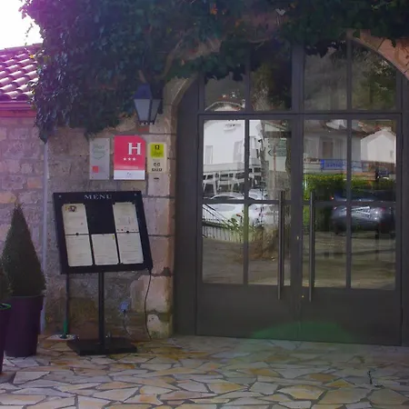 Ξενοδοχείο La Truite Doree 3*